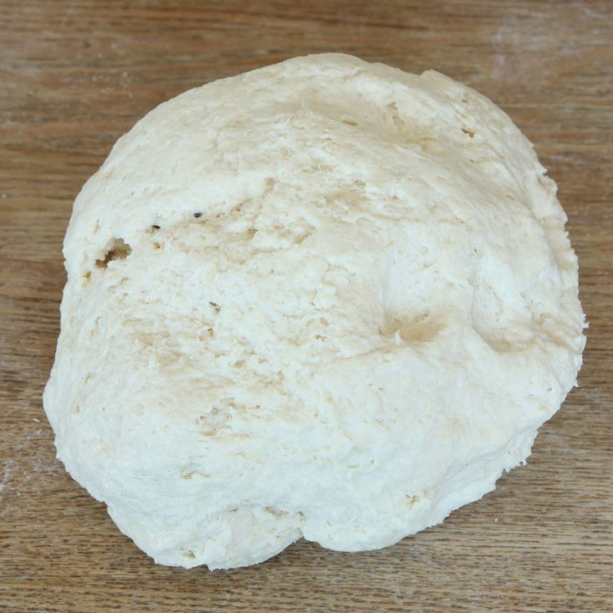 1. Sätt ugnen på 250 grader. Blanda bakpulver, salt och vetemjöl i en bunke. Tillsätt smöret och nyp ihop det med mjölblandningen. Häll ner filmjölken och blanda ihop allt till en deg.