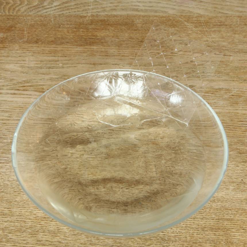 8. Passionsfruktsspegel: Lägg gelatinbladen i en skål med kallt vatten i 6–10 min.