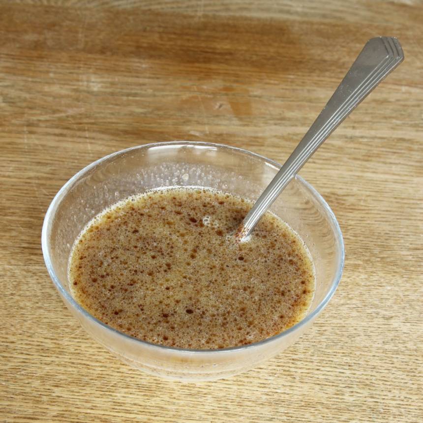 5. Fyllning: Smält smöret och tillsätt mjölk, kanel och vaniljsocker. Låt blandningen puttra i ca 1 min under omrörning.