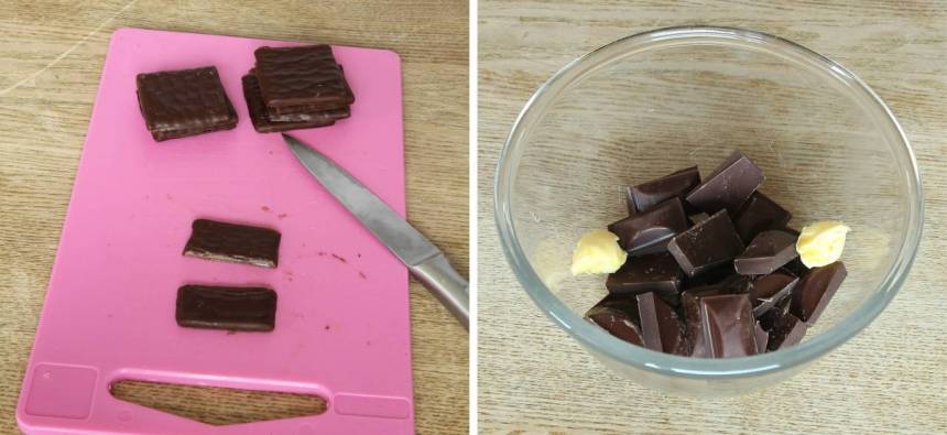 2. Skär After Eight-plattorna i bitar. Bryt chokladen i bitar och lägg allt i en skål. Tillsätt smöret.