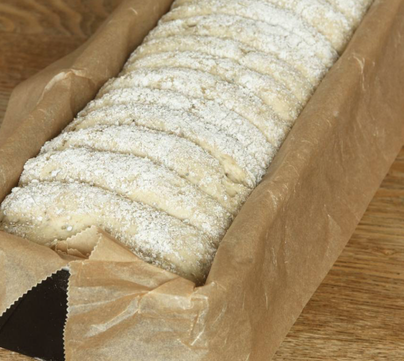 Låt degen jäsa i limpformen i kylen över natten – grädda när du vaknar och njut av nybakat bröd till frukost!