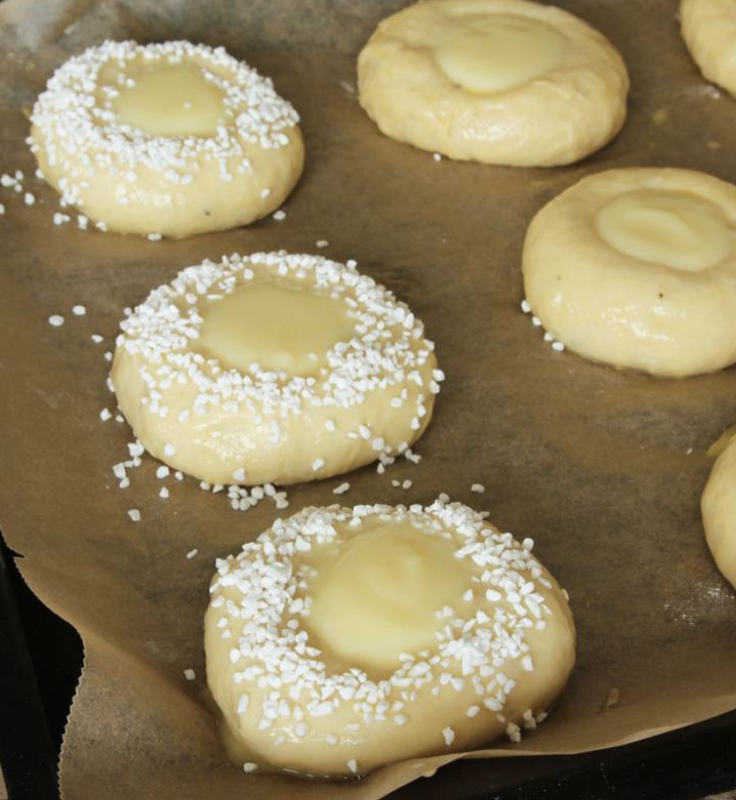 Baka läckra vaniljkrämsbullar – klicka här!