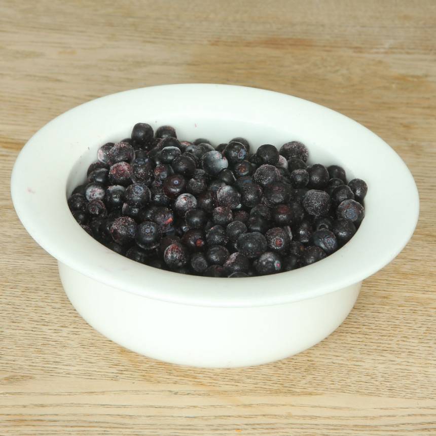 2. Ta fram frysta eller färska blåbär.