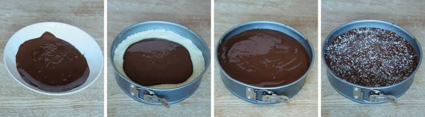 6. Bred ut den smälta chokladen över kokosen. Strö över lite kokos och låt chokladen stelna.