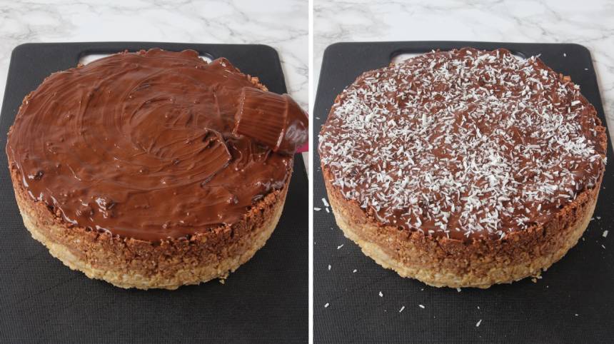7. Pensla chokladen på ovansidan av chokladbollstårtan. Strö över kokos och låt den stelna i kylen.