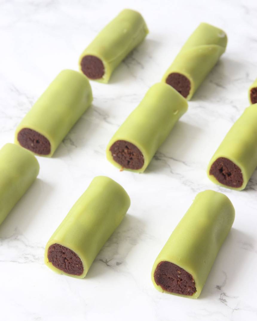 6. Smält chokladen över vattenbad.